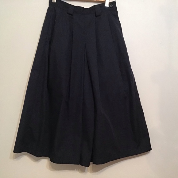 Tilley Endurables High Rise Navy Gaucho’s (Shorts) - Picture 3 of 6